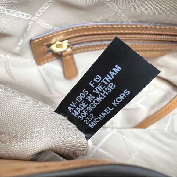 Michael Kors Brooke Signature Hobo Bag Signature Logo Pattern in Tan Black - Picture 11 of 14